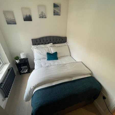 Two Bedroom Apartment - Londra Dış mekan fotoğraf