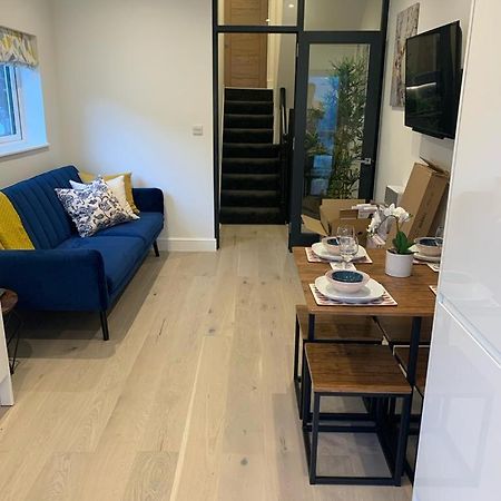 Two Bedroom Apartment - Londra Dış mekan fotoğraf