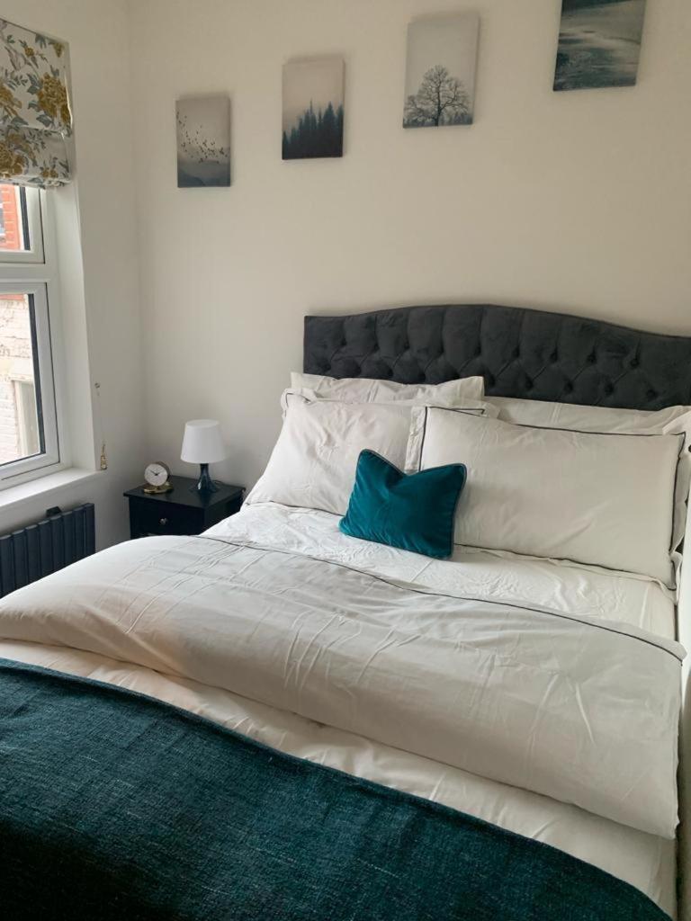 Two Bedroom Apartment - Londra Dış mekan fotoğraf