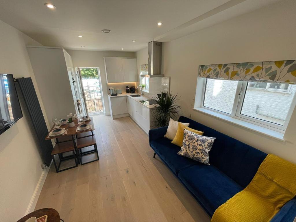 Two Bedroom Apartment - Londra Dış mekan fotoğraf